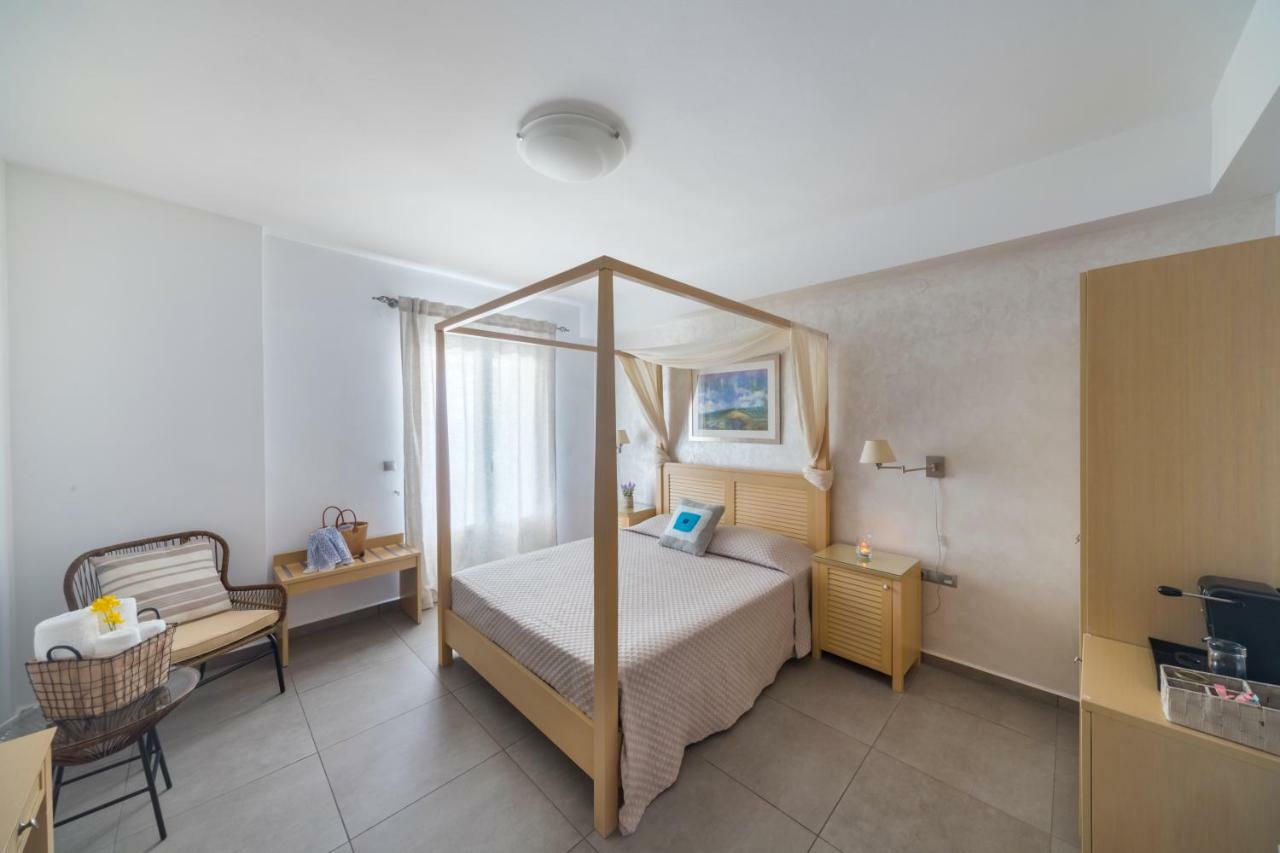 Blue Harmony Hotel Kini Bagian luar foto